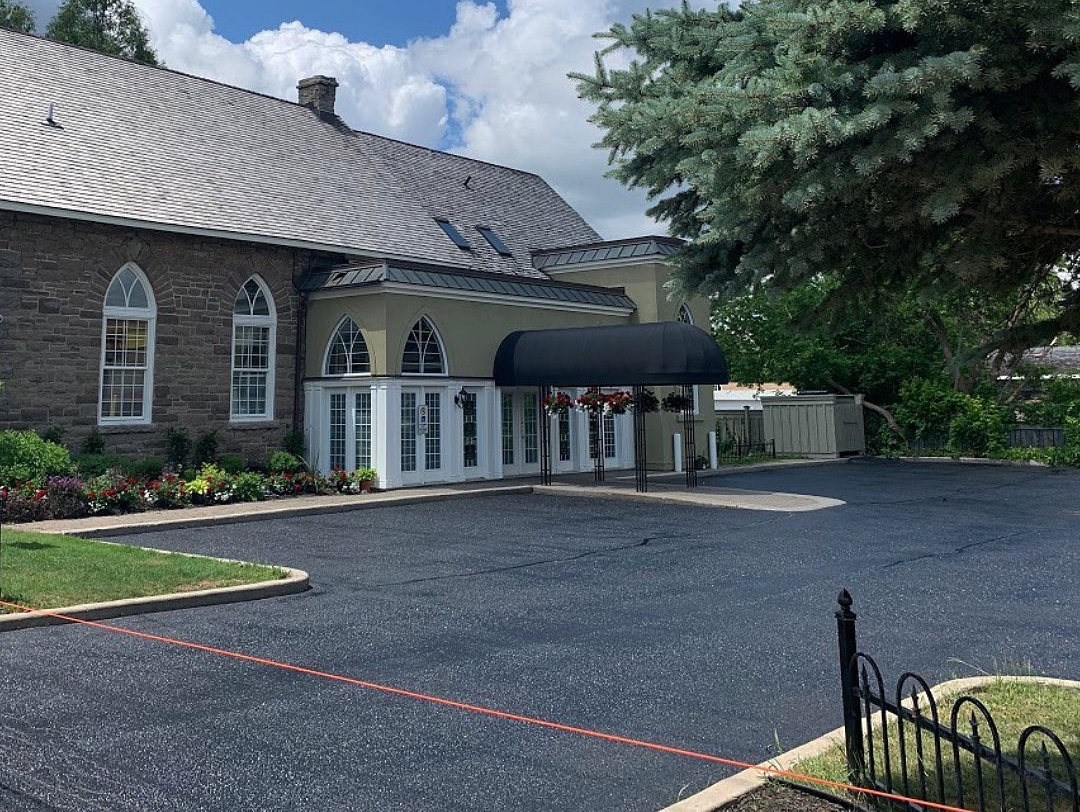 commerical asphalt parking lot professionally sealed